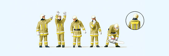 Feuerwehrmaenner moderne Kleidung, beige